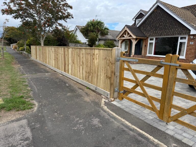 A replacement 4ft high closeboard fence with concrete posts and gravel boards Pennington after