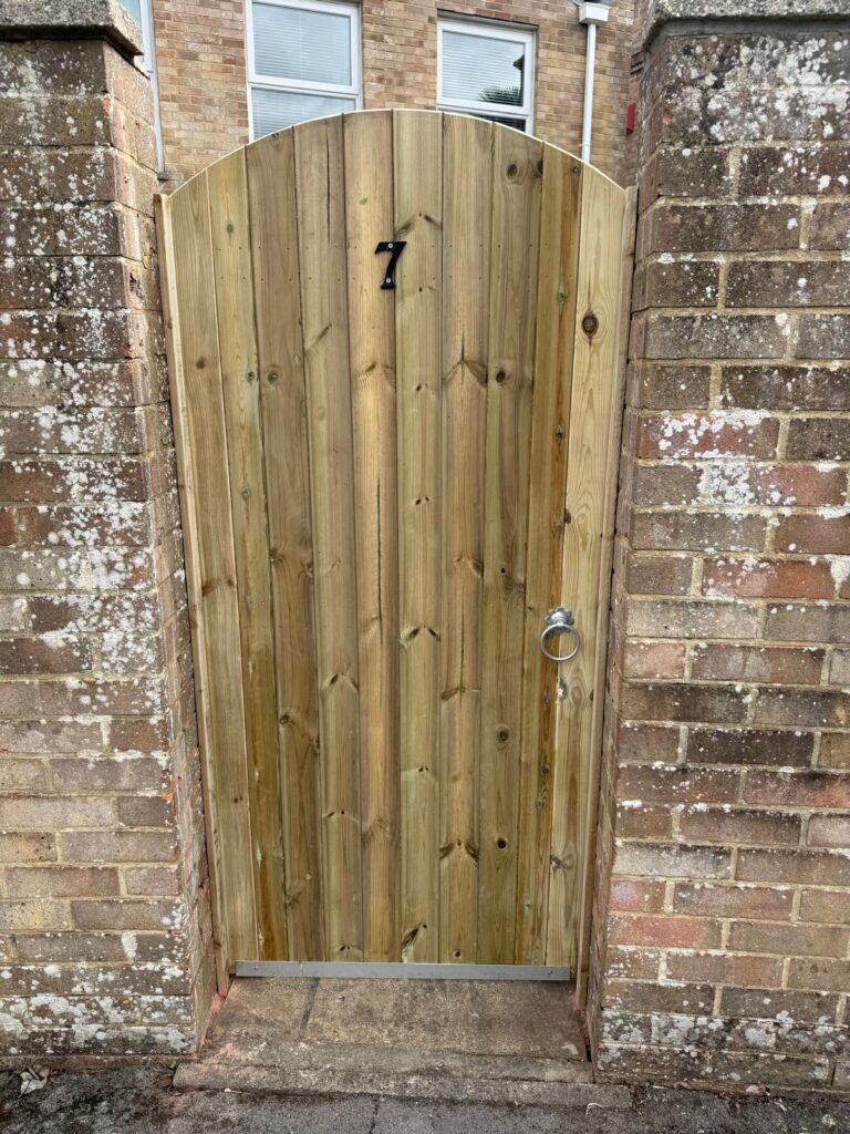 Replacement gate_brace gate, Barton on sea