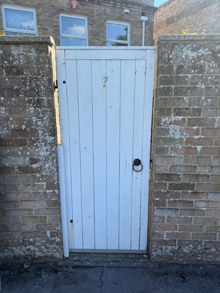 Replacement gate_brace gate, Barton on sea